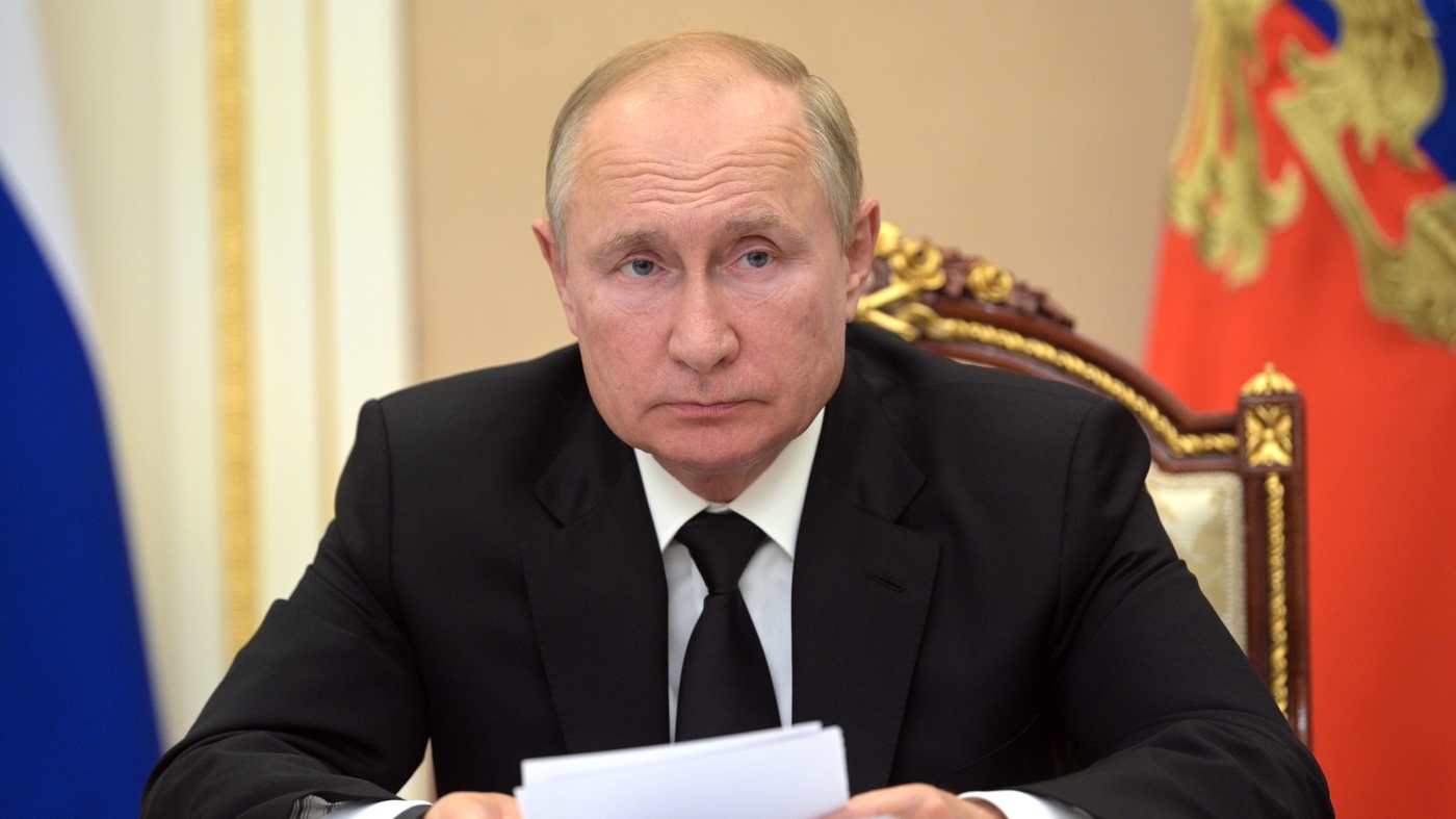Russian President Putin Self-Isolates Due To A COVID-19 Outbreak Among His Staff 1 Russian President Putin Self-Isolates Due To A COVID-19 Outbreak Among His Staff