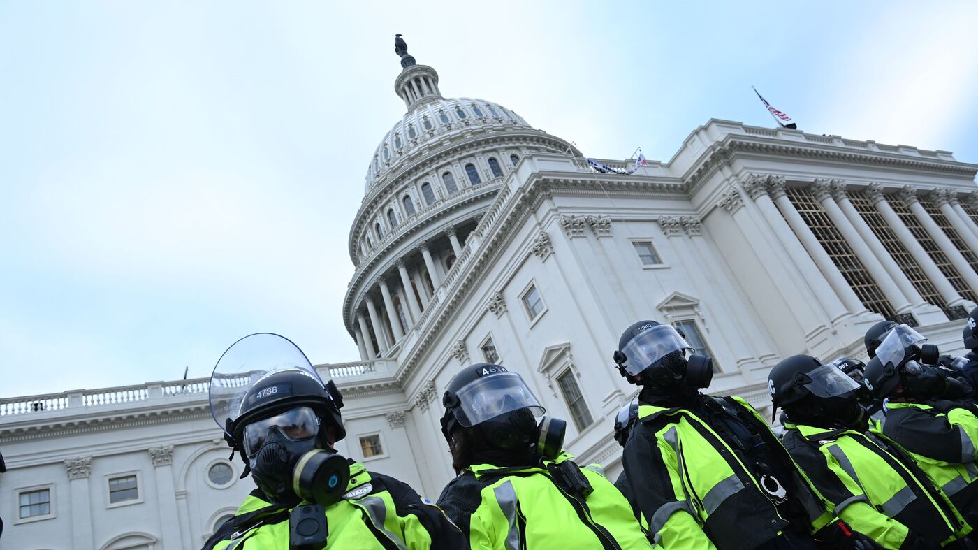 A Capitol Police officer is accused of telling a Jan. 6 suspect to hide evidence 1 A Capitol Police officer is accused of telling a Jan. 6 suspect to hide evidence