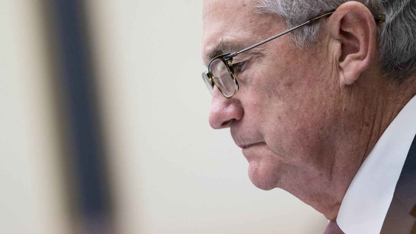 The Federal Reserve imposes new restrictions on investments after trading controversy 1 The Federal Reserve imposes new restrictions on investments after trading controversy