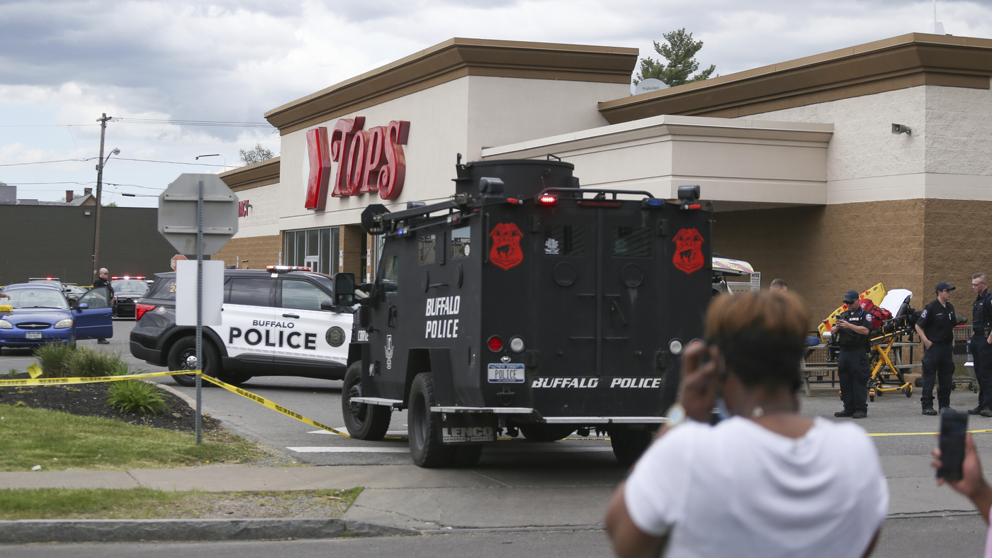 Multiple people were shot at a supermarket in Buffalo, N.Y. 1 Multiple people were shot at a supermarket in Buffalo, N.Y.