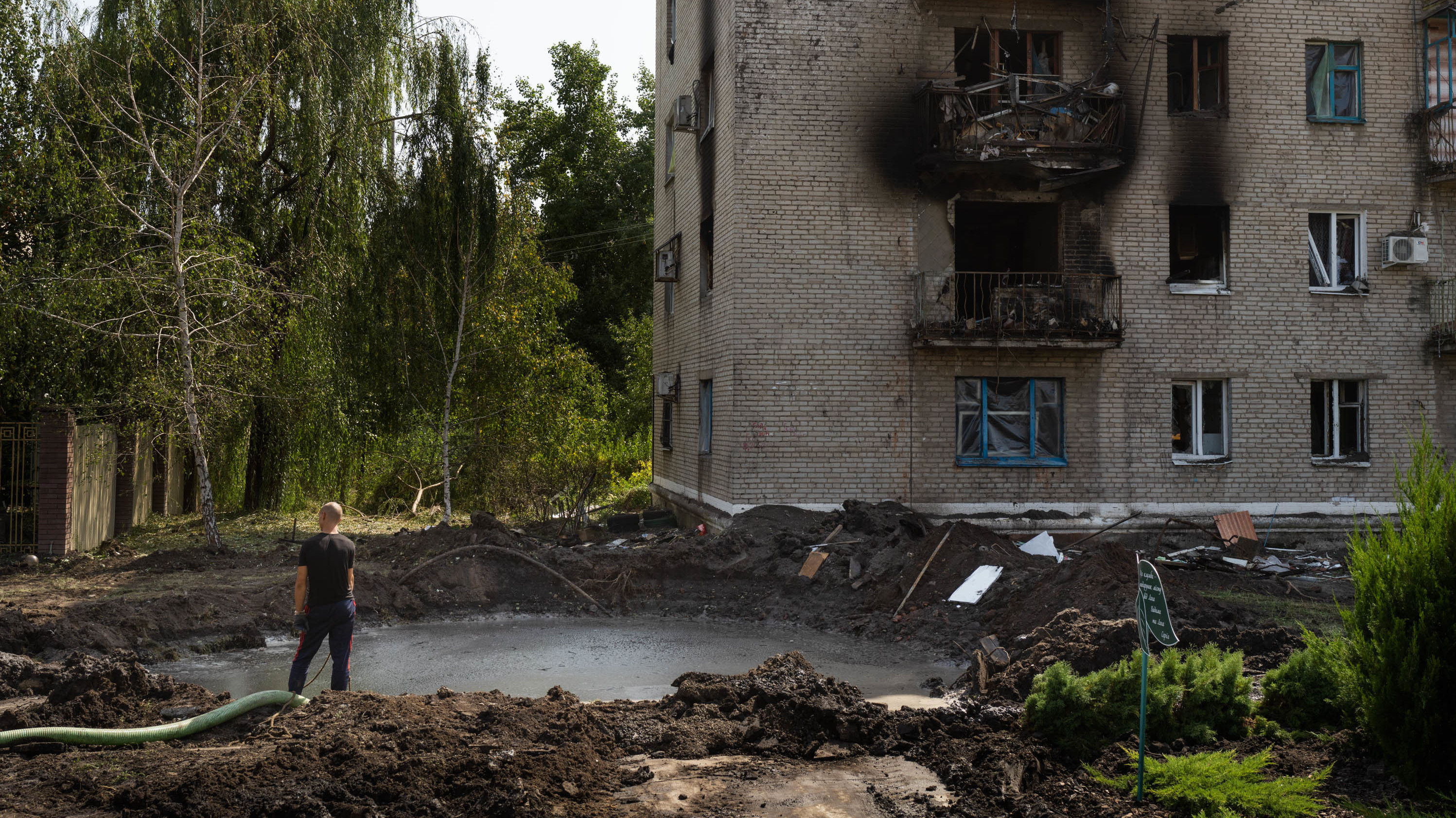 In Ukraine’s Donbas, town of Slovyansk holds on despite Russian bombardment : NPR In Ukraine’s Donbas, town of Slovyansk holds on despite Russian bombardment : NPR