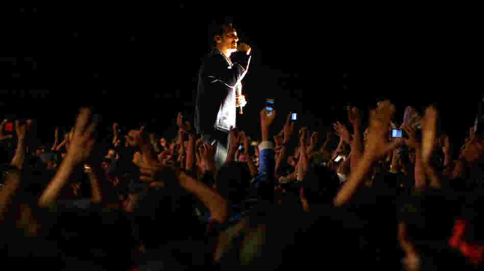 Singer Farhad Darya Walks Through Fans Singer Farhad Darya Walks Through Fans