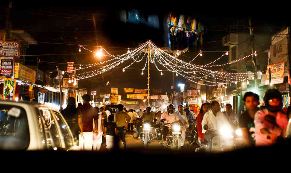 Moving from the isolation of the Grand Trunk Road onto the busy evening market streets of Kanpur. (K Moving from the isolation of the Grand Trunk Road onto the busy evening market streets of Kanpur. (K