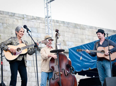 Joan Baez and her band