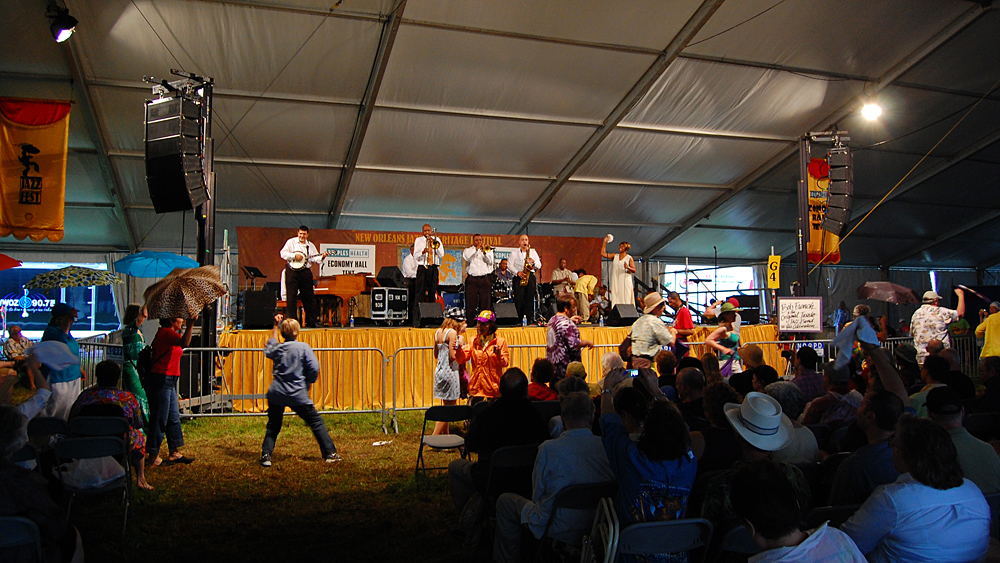 wide view of the Bob French concert