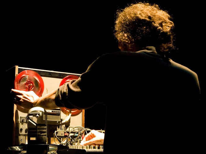 Twi Harper performs at the 2009 High Zero Festival.