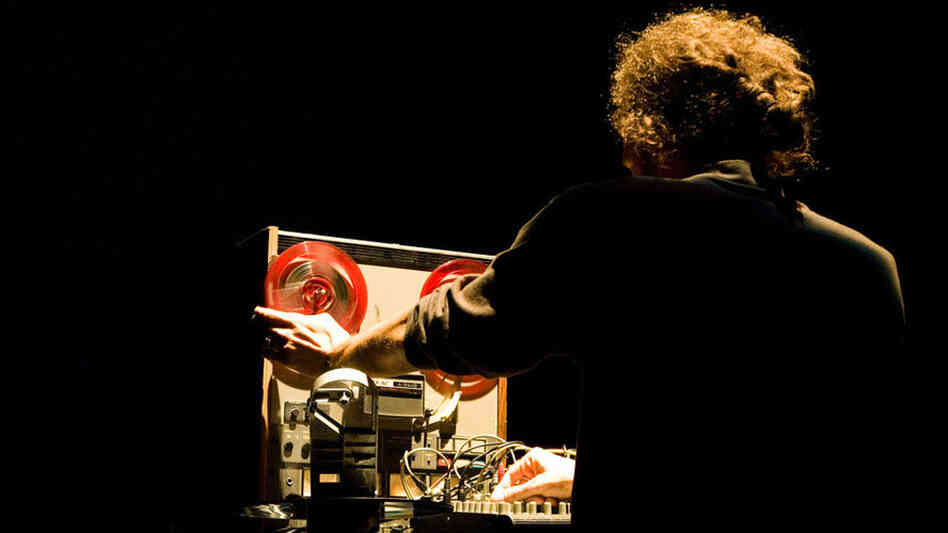 Twi Harper performs at the 2009 High Zero Festival.