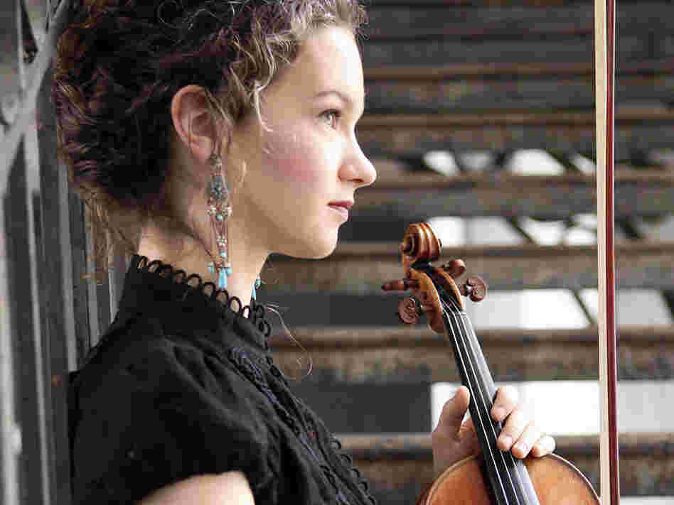 On her new CD, Hilary Hahn pairs off concertos old and new.