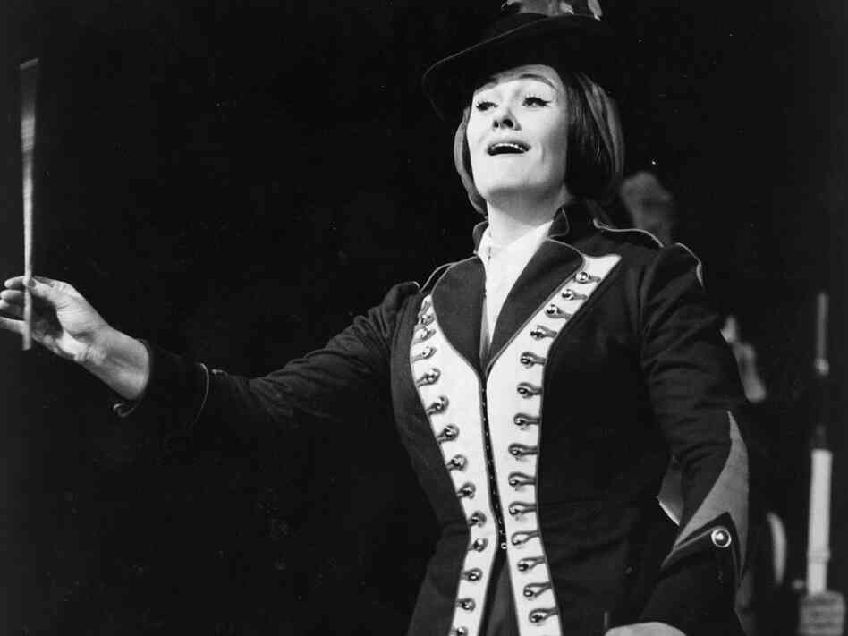 Joan Sutherland; credit: Erich Auerbach