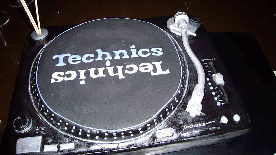 Technics 1200 cake; credit: Scott Schiller / flickr.com