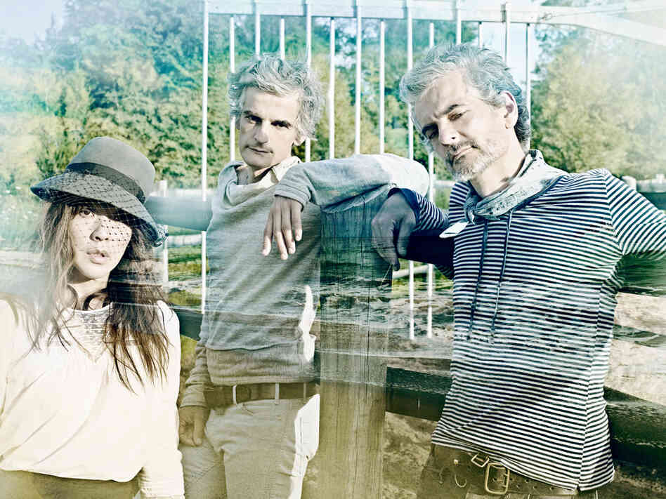 Blonde Redhead embraces the electronics and an ethereal mood on their latest album Penny Sparkle.