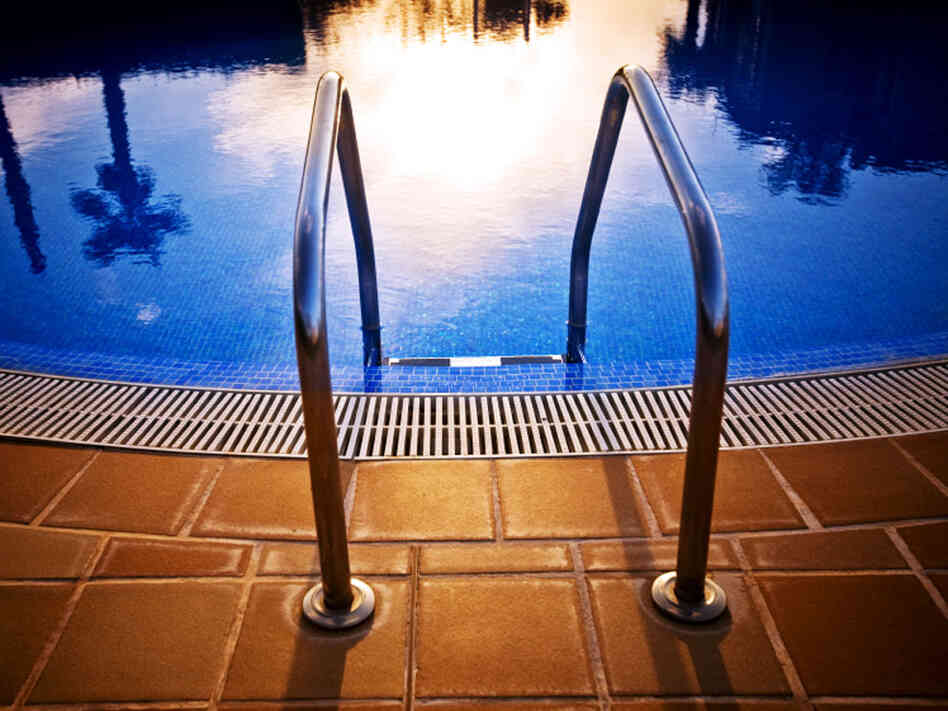 the steps leading into a pool