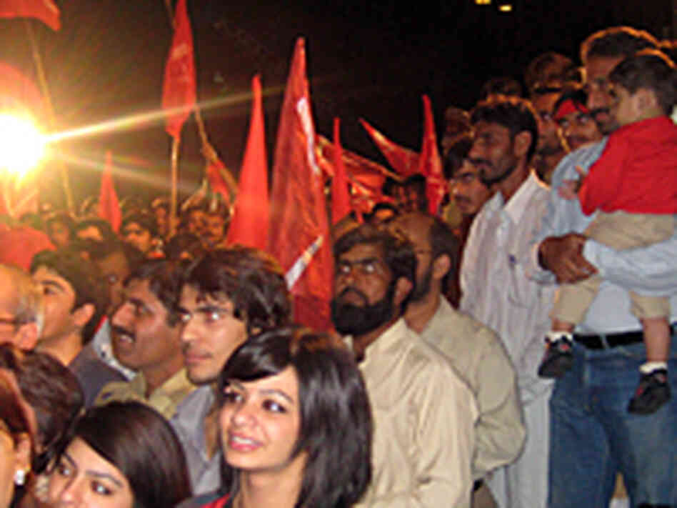 Laal Fans