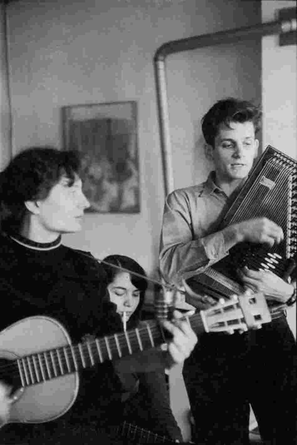 Mike Seeger plays the autoharp and sings as guitarist and future-wife Alice Gerrard accompanies him.