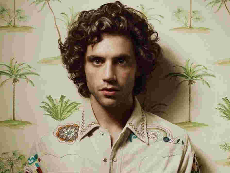 Singer-songwriter Mika mixes the sunny sounds of the '40s, '60s and '70s.