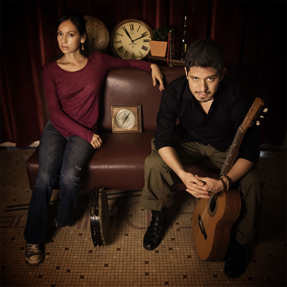 Rodrigo y Gabriela first met performing with Mexican thrash metal group Tierra Acida.