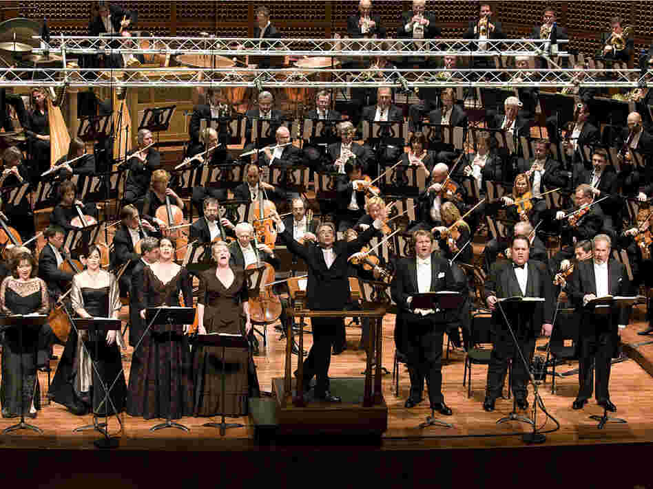 Michael Tilson Thomas conducts the San Francisco Symphony