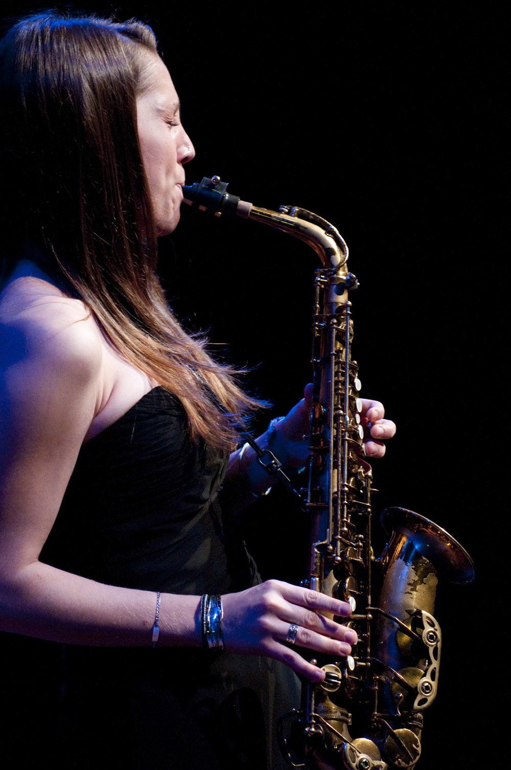 Hailey Niswanger performs at the Kennedy Center Jazz Club.