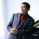 Murray Perahia at the piano. Murray Perahia at the piano.