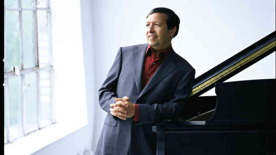Murray Perahia at the piano.