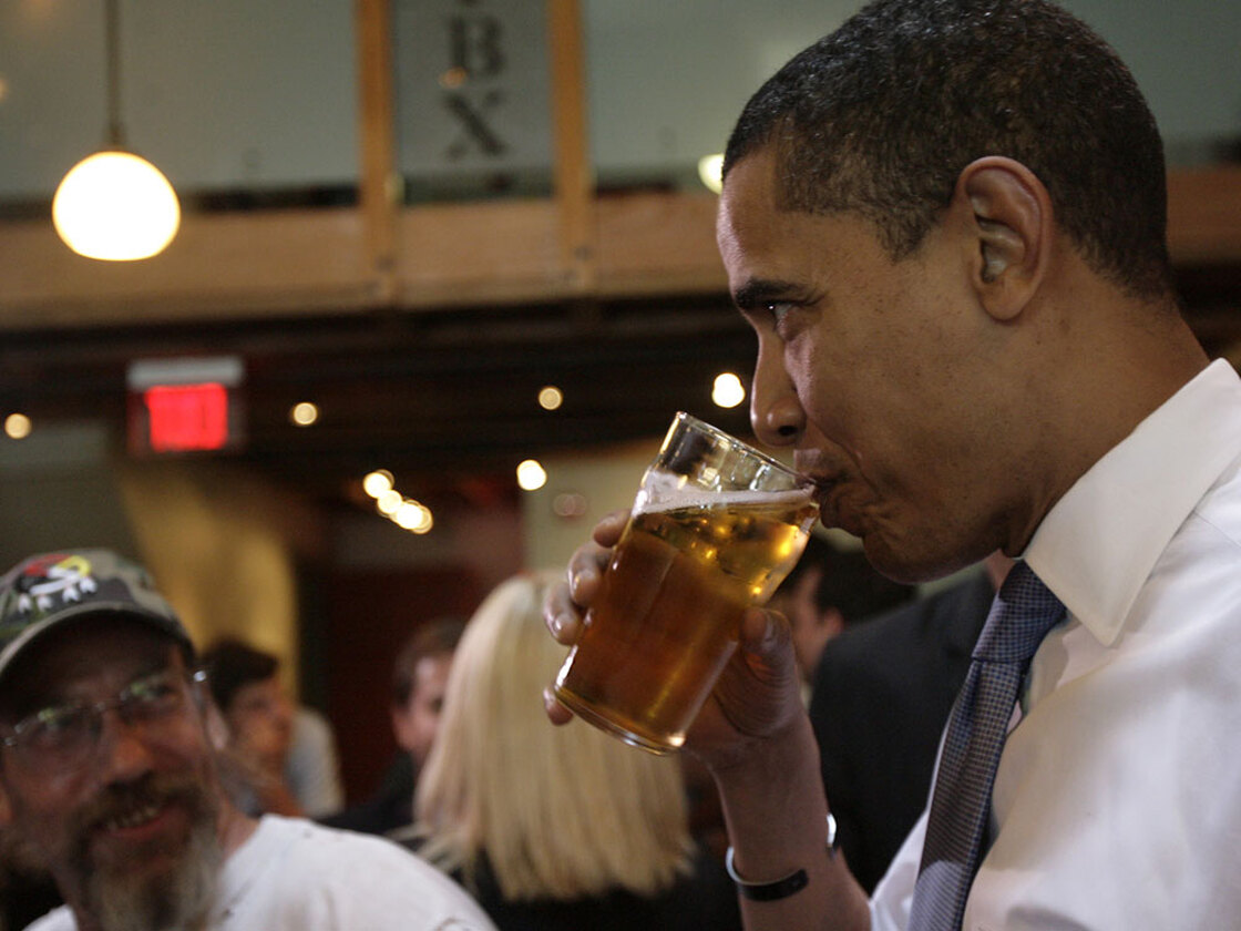 Obama drinks a pint in May 2008.