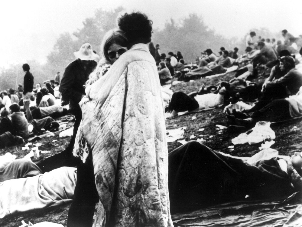 A couple hugs during Woodstock