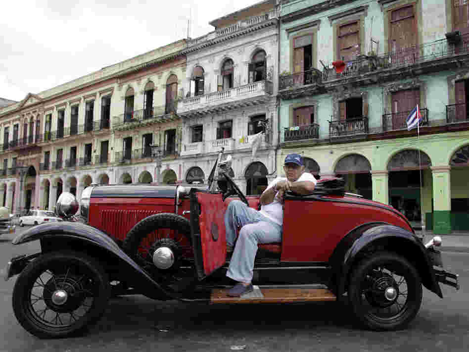 Man awaits tourists in Havana
