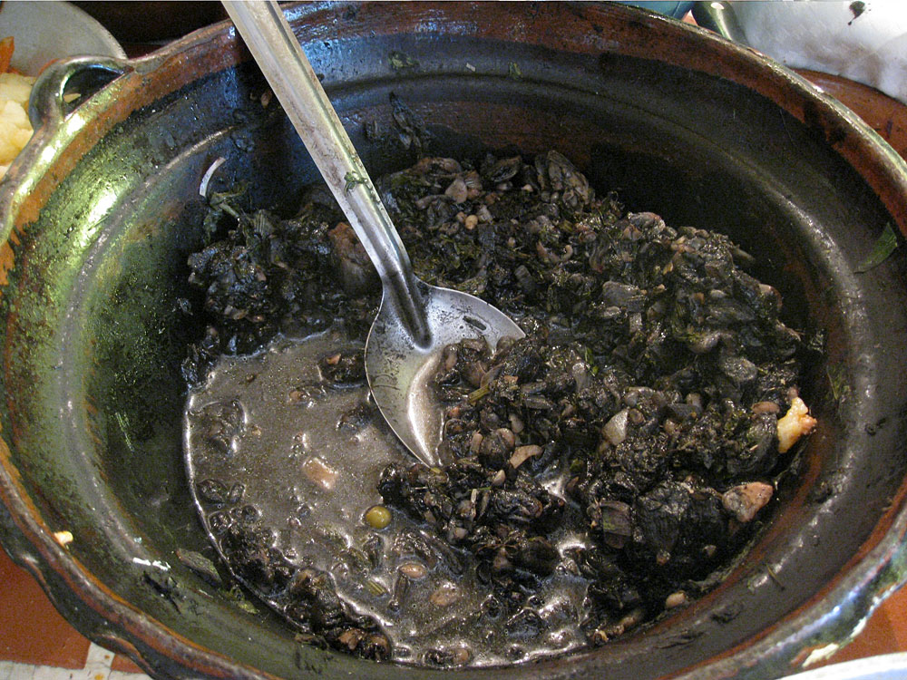 When cooked, cuitlacoche turns into a tar-like mush that is popularly used in quesadillas. Cuitlacoche is typically prepared with the Mexican herb epazote, onion and chili pepper.