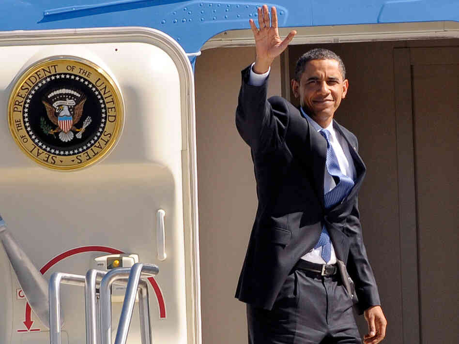 President Barack Obama waves from the doorway of Air Force One.