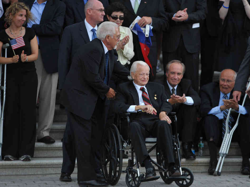 Sen. Byrd awaits the hearse carrying Edward Kennedy's remains.