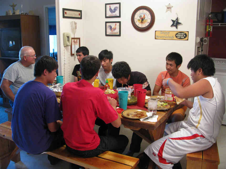 Burnt River Bulls at dinner