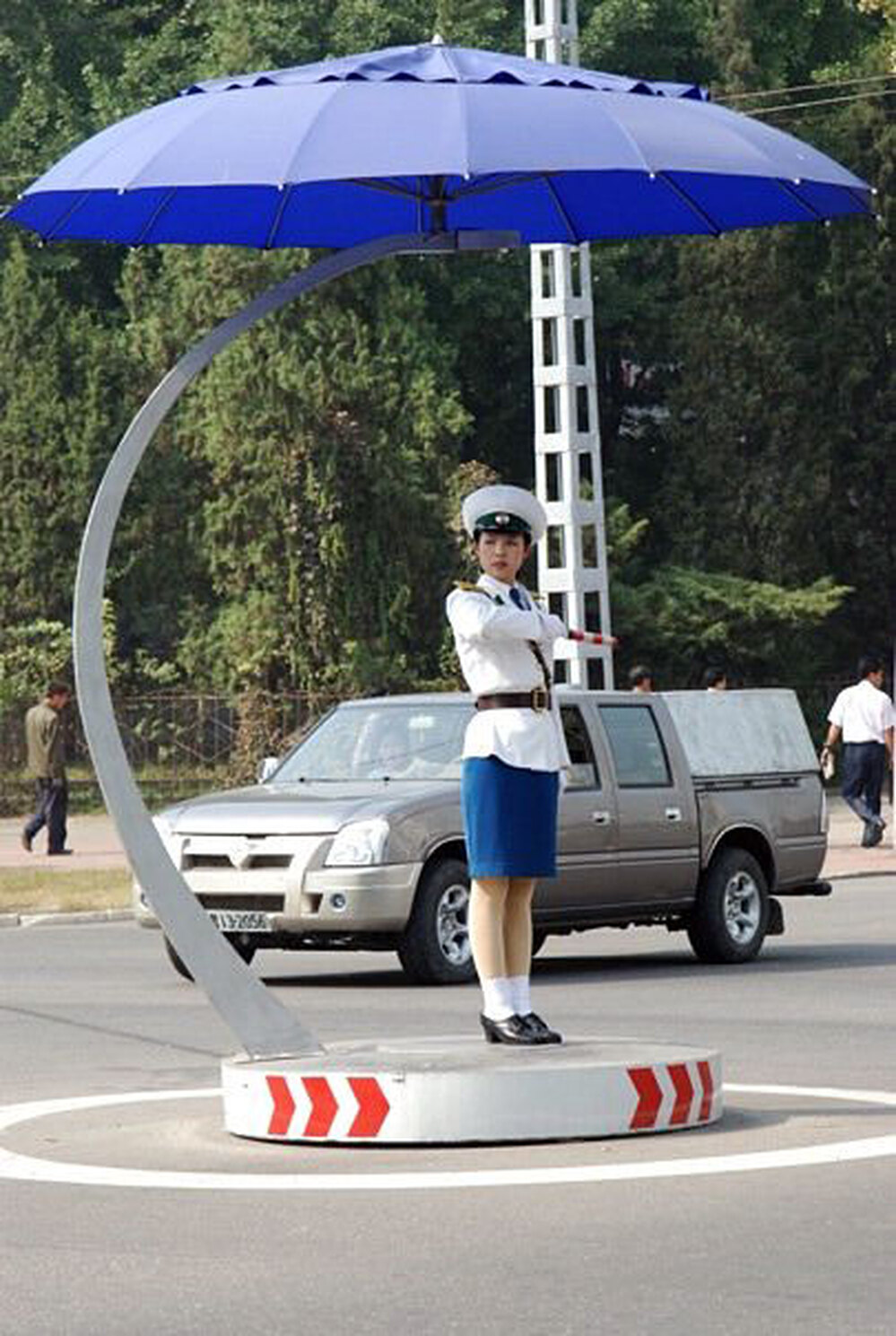 Women, not lights, control traffic in Pyongyang