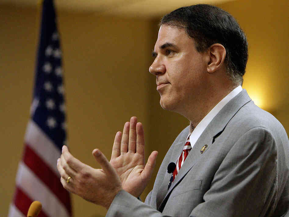 Rep. Alan Grayson (D-FL) leads a round of applause at a town hall meeting in Tavares, Fla.