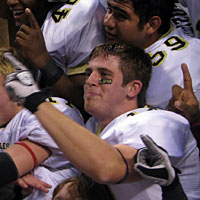 The 2009 Abilene High School Eagles hold their championship trophy.