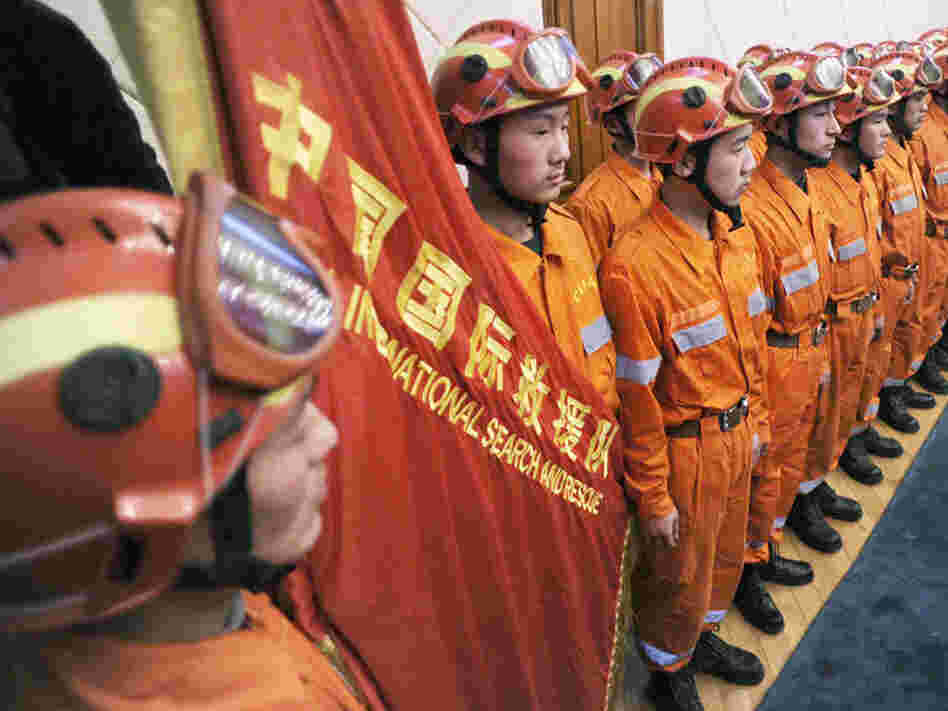 Chinese rescue workers head for Haiti