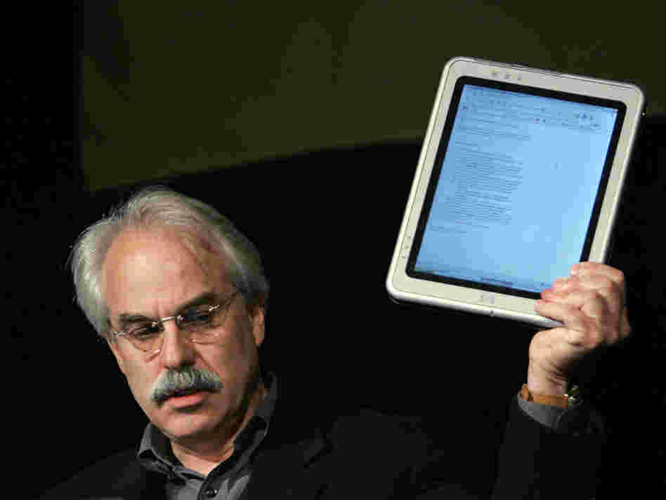 Tom Bodkin of The New York Times holding a tablet computer in 2006