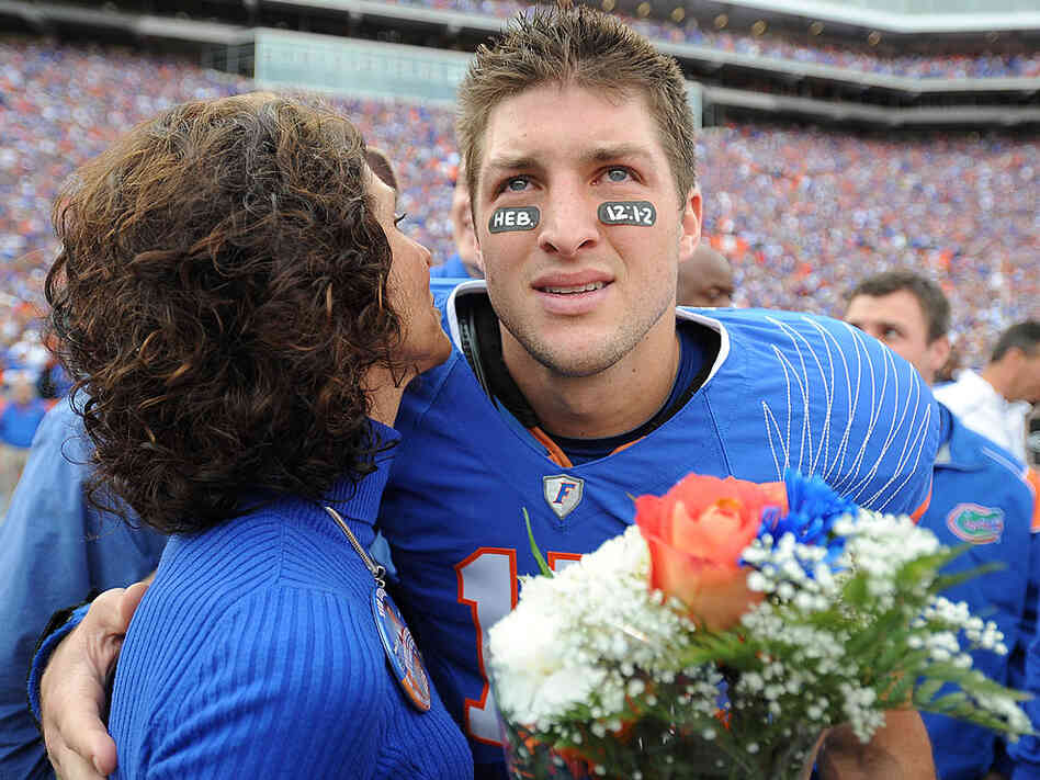 Florida quarterback Tim Tebow embraces his mother, Pam