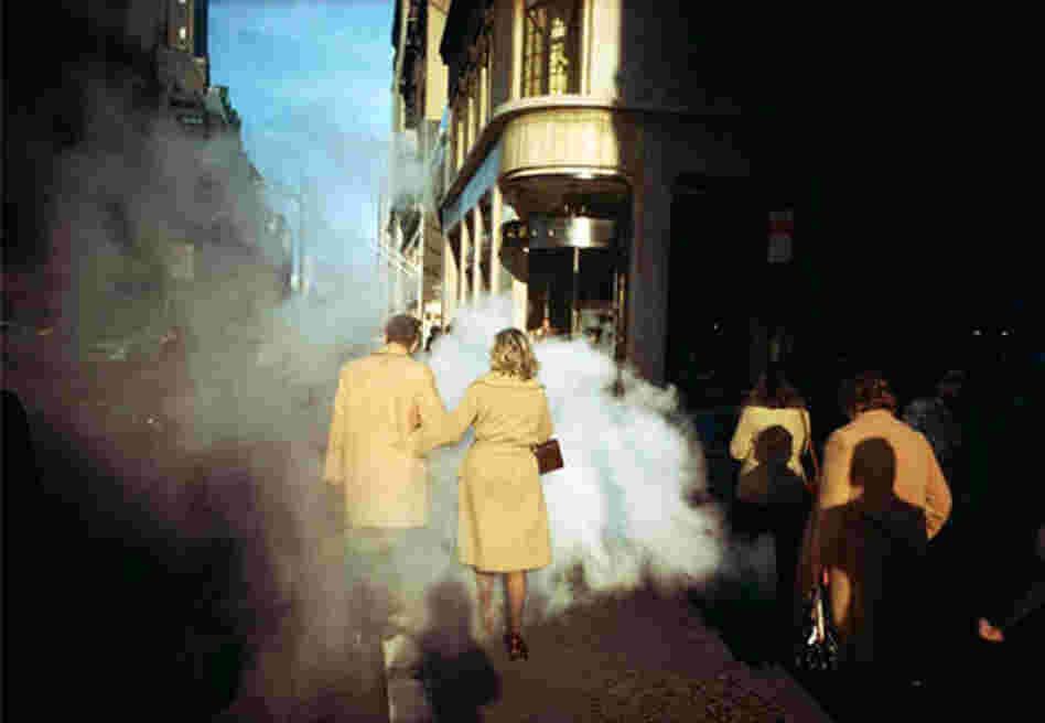 Camel Coats, 5th Avenue, New York City, 1975 (Joel Meyerowitz/Courtesy of Edwynn Houk Galle Camel Coats, 5th Avenue, New York City, 1975 (Joel Meyerowitz/Courtesy of Edwynn Houk Galle