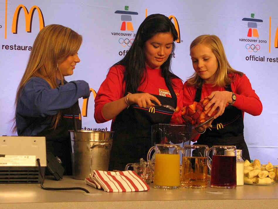 Gymnastics gold medalist Shawn Johnson (left) with her smoothie-making team.