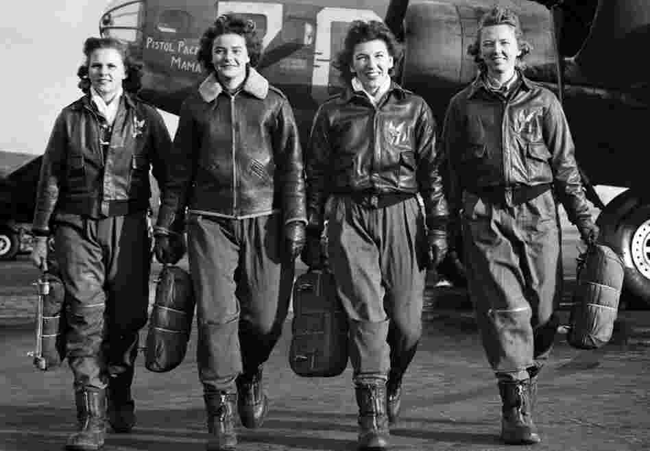 Four WASP in front of their plane called Pistol Packin' Mama Four WASP in front of their plane called Pistol Packin' Mama