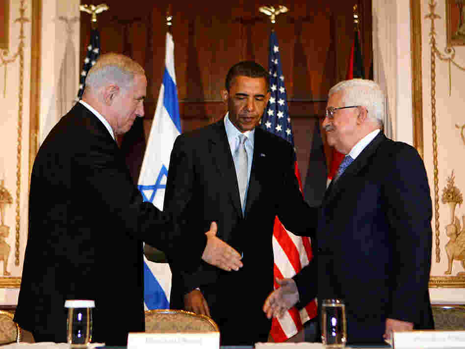 Obama watches as Netanyahu and Abbas shake hands