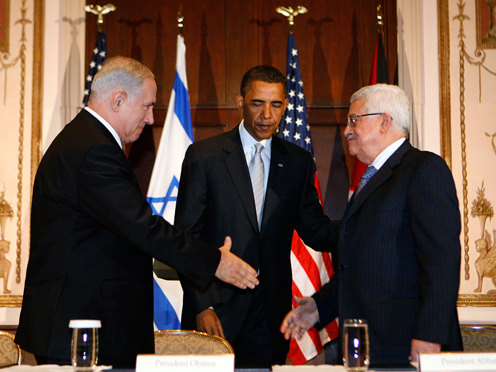 Obama watches as Netanyahu and Abbas shake hands