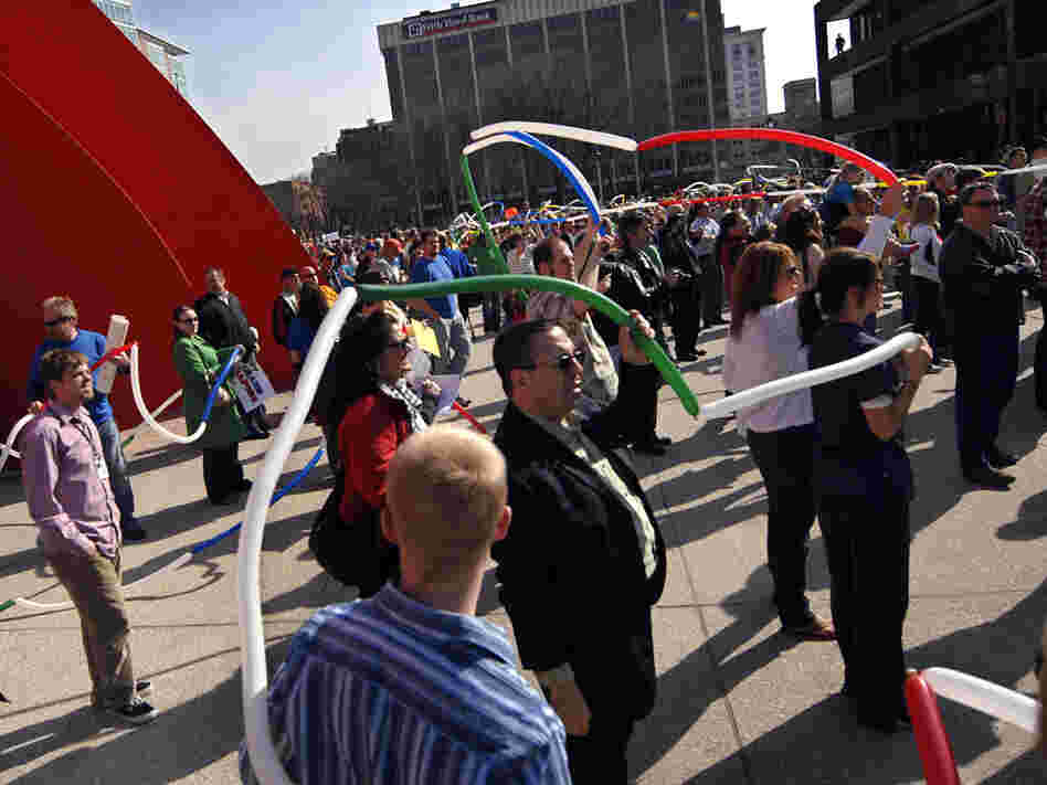 A crowd holds balloons symbolizing fiber-optic cable at a March 19 event in Grand Rapids, Mich.