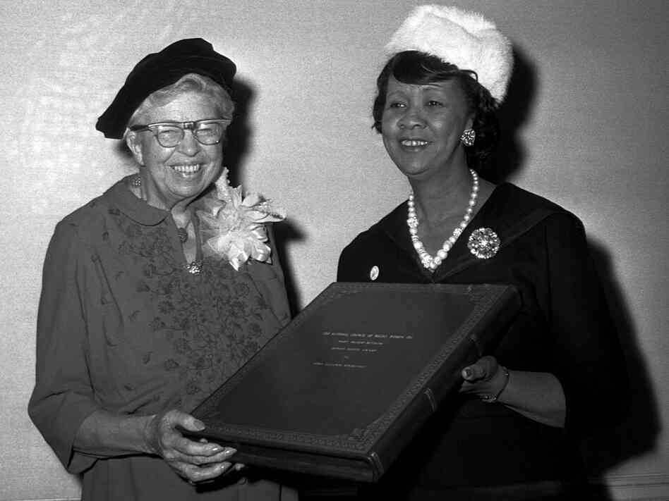 Dorothy Height presents Eleanor Roosevelt with the Mary McLeod Bethune Human Rights Award in 1960.