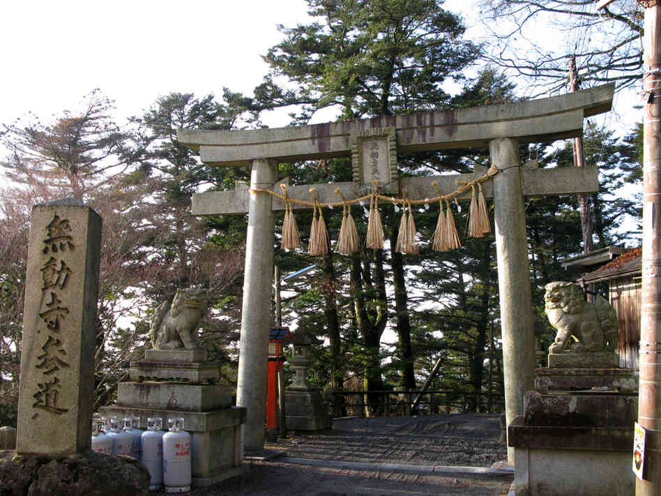 An archway near the Mudoji temple on Mt. Hiei