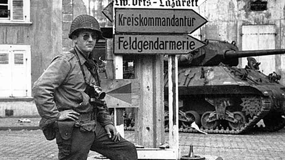 Photographer Marty Lederhandler during WWII Photographer Marty Lederhandler during WWII
