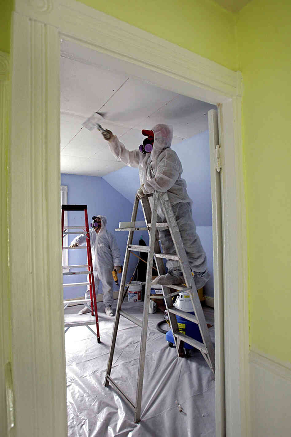 Contractors clean up lead paint at a contaminated building in Providence, R.I.