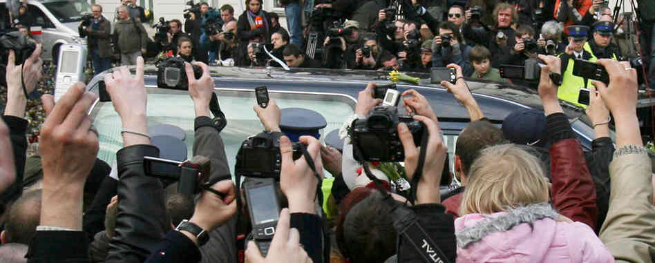 Mourners take photographs of President Lech Kaczynski's hearse. Katarzyna Mala/AP Mourners take photographs of President Lech Kaczynski's hearse. Katarzyna Mala/AP
