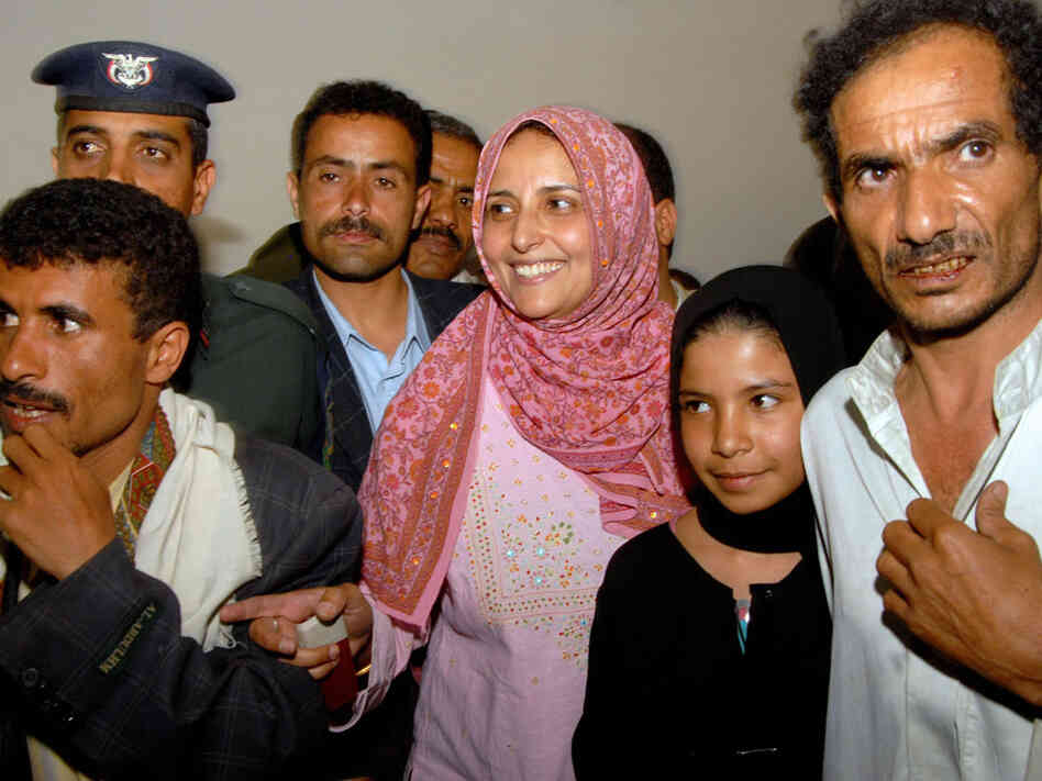 Nujood Ali (2nd right), lawyer Nasr (2nd left)
