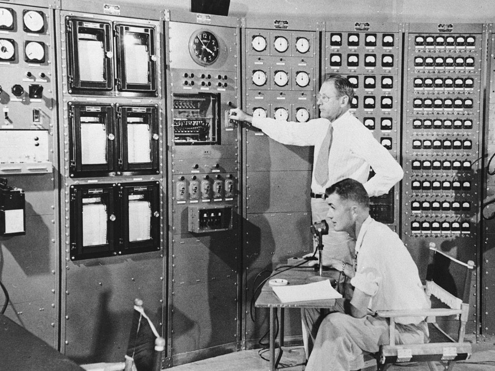 Researchers work on a nuclear testing project at Los Alamos in 1974.
